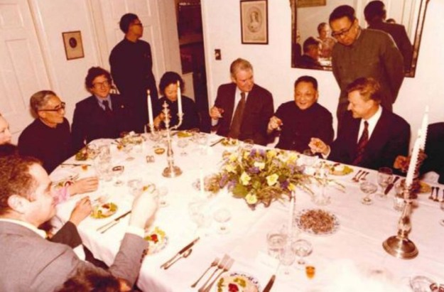 1979年邓小平访问美国的第一个行程，就是到时任美国总统前国家安全顾问布热津斯基家里作客。