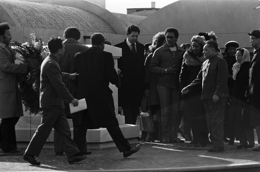 鄧小平訪美期間到了馬丁．路德．金陵墓獻花，有關舉動對美國人留下深刻印象。