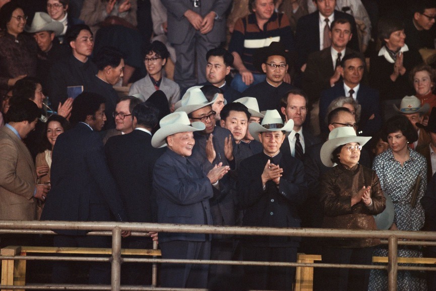 1979年鄧小平訪問美國，其親民的舉動扭轉美國人對中國共產黨領道人僵硬古板的看法。是以美國媒體以「鄧旋風」形容是次訪問，指鄧小平俘虜了不少美國人。 