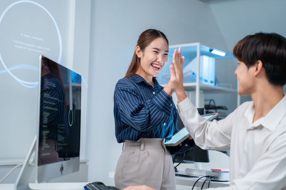 黃楚新認為使用AI是大趨勢，但創作者在AI協助的同時，仍需就有關內容負責