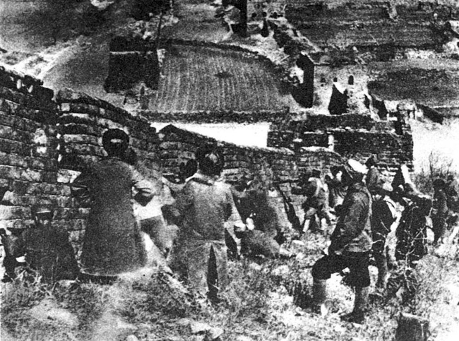 《义勇军进行曲》以1933年的长城抗战为创作背景。这次战役发生在现在河北和辽宁、内蒙古的交界地带。