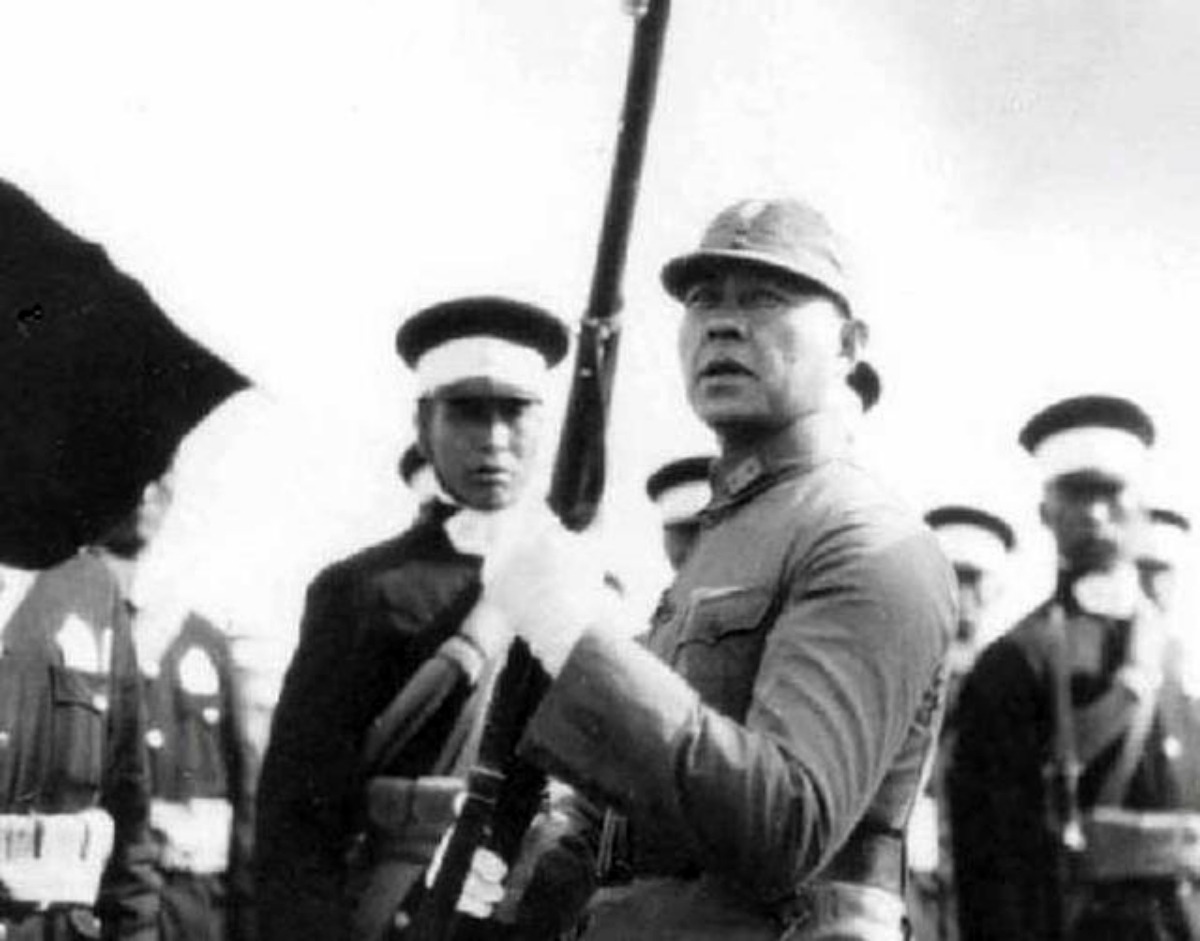 张自忠治军以严明著称，又会以身作则，与所有士兵共同训练。