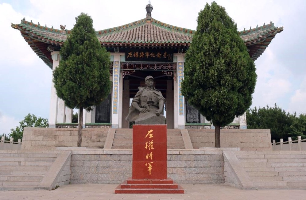 左权牺牲的十字岭现建有纪念亭。