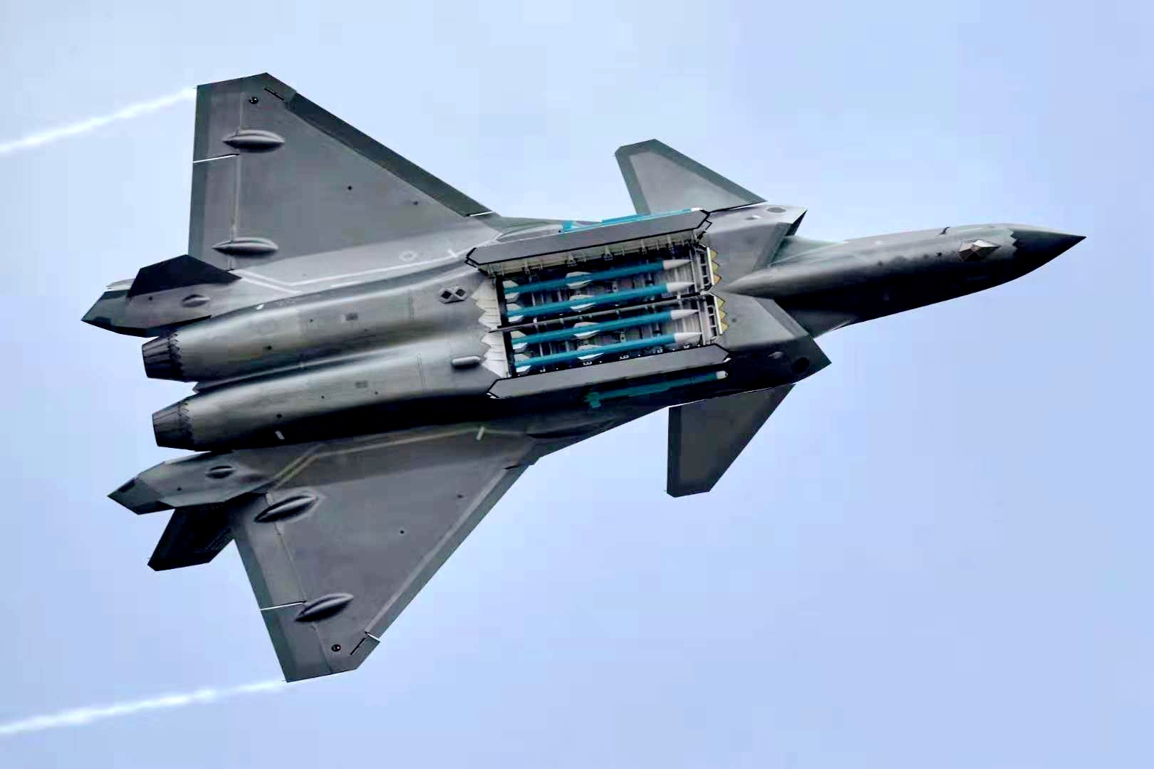 作戰半徑2000公里 「殲-20」戰機完勝「F-22」 | 軍事技術 | 中國科技 | 當代中國