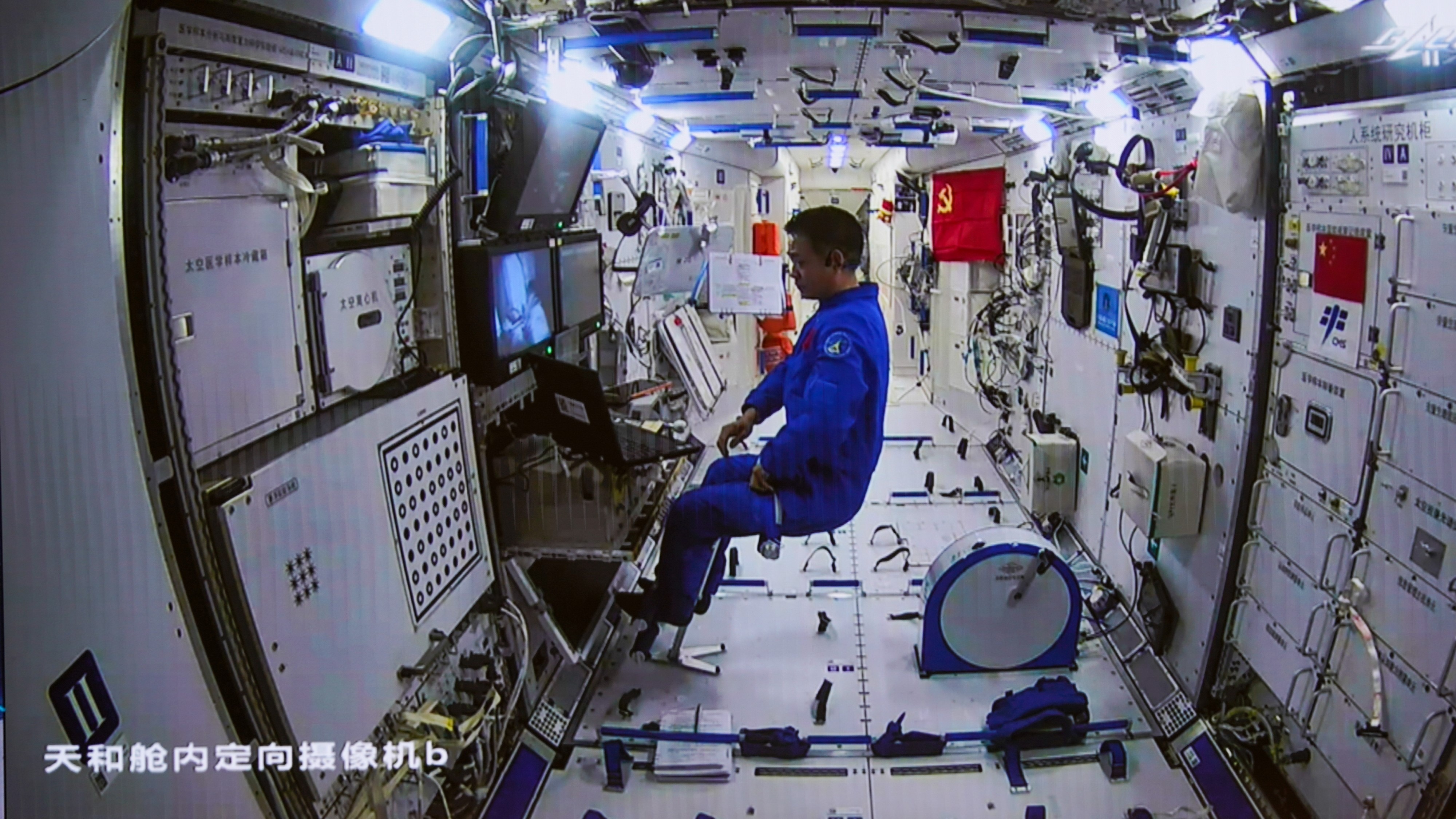 中国航天员乘组完成在轨交接_凤凰网视频_凤凰网