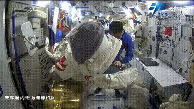當代中國-航空航天-進駐太空站「滿月」