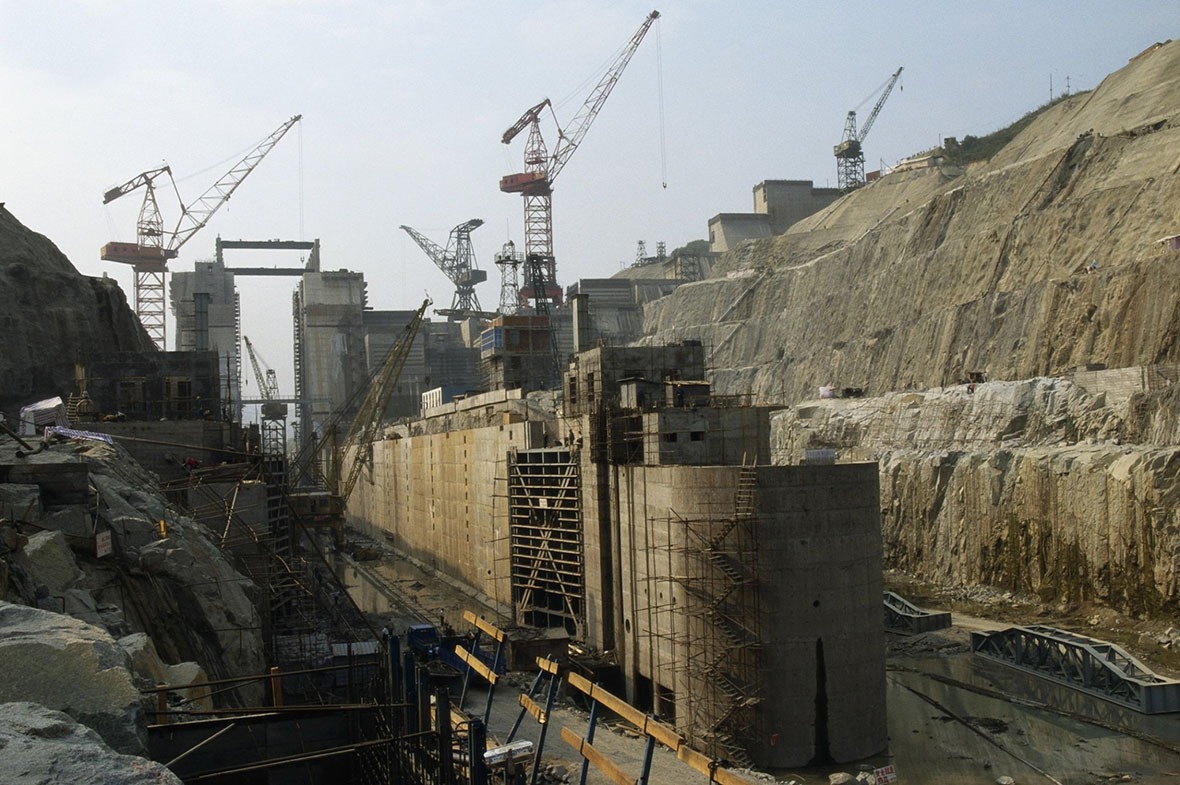 耗時15年才完成建造的三峽工程，仍是迄今世界上最大型的水利建設工程。