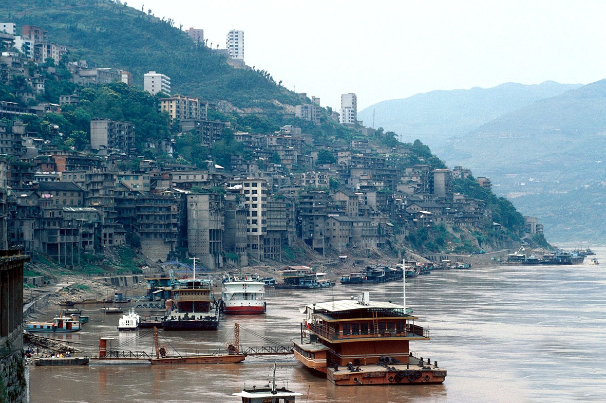 為了治理長江水患，有不少千年老城都在三峽工程中淹沒，包括有1,700多年歷史的秭歸縣老城區。