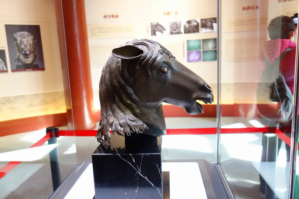 160年前在北京圓明園被偷走的馬首銅像，昨日回歸故園，成為首件回歸圓明園的流失海外重要文物。