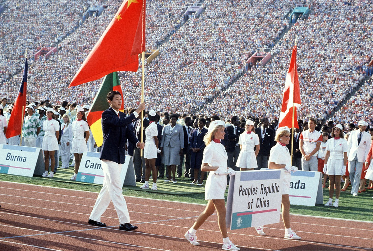 1984年中國重返奧運舞台,由國家藍球隊正選中鋒王立彬擔任奧運代表團旗手。 1984年中國重返奧運舞台,由國家藍球隊正選中鋒王立彬擔任奧運代表團旗手。