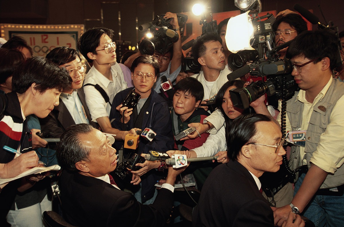 1993年中國失落舉辦北京奧運的資格，大批傳媒蜂擁採訪。