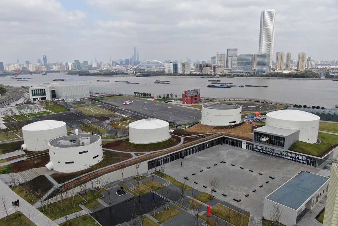 上海徐匯濱江的上海油罐藝術中心坐落於中國最早的機場——上海龍華機場原址,機場停用後,5個巨型儲油罐被完整保留。 上海徐匯濱江的上海油罐藝術中心坐落於中國最早的機場——上海龍華機場原址,機場停用後,5個巨型儲油罐被完整保留。