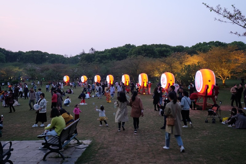 來到東湖櫻花園，有點置身日本的感覺，皆因園內建築和園林風格，都是仿日式設計。