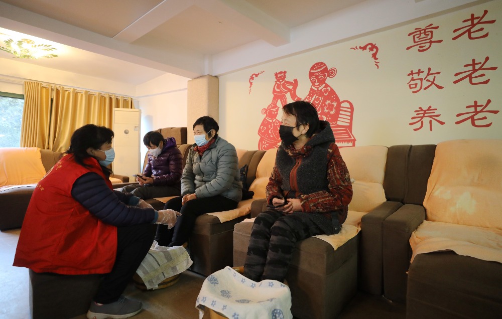 當代中國-中青時評-服務「適老化」溫暖「慢人群」