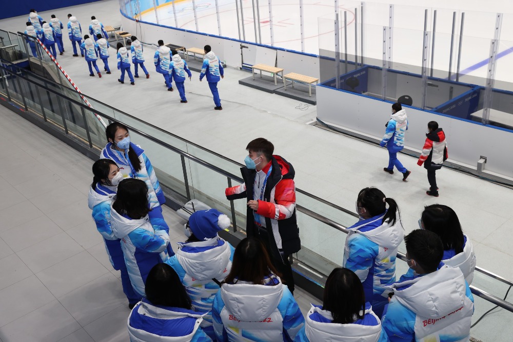 当代中国-环球网评-北京冬奥见证人类的韧性和团结_中国安排的志愿者都努力为冬奥在准备务求令冬奥会顺利进行