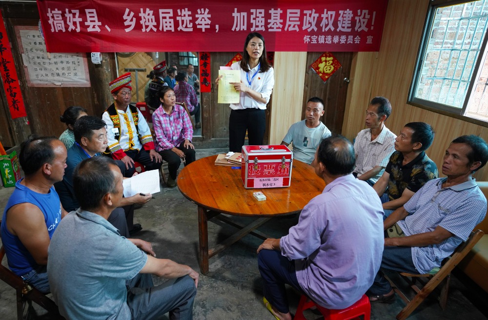当代中国-新华网评-中国式民主一切为了人民_中国在基层推动选举希望将人民意见融合到政策当中 当代中国-新华网评-中国式民主一切为了人民_中国在基层推动选举希望将人民意见融合到政策当中