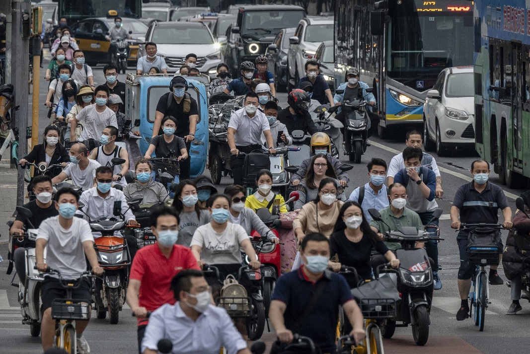 当代中国-名家-翟东升看中美贸易战和新冠疫情 影响人民币升贬