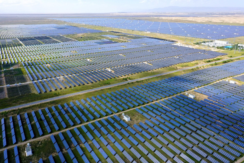 當代中國-新華網評-生態保育｜用好綠色發展新動能_全球超過7成的太陽能電池和組件都產自中國