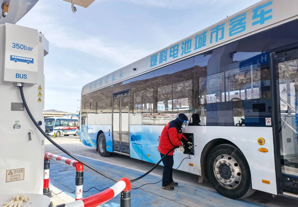 當代中國-新華網評-生態保育｜用好綠色發展新動能_北京冬奧使用氫能車