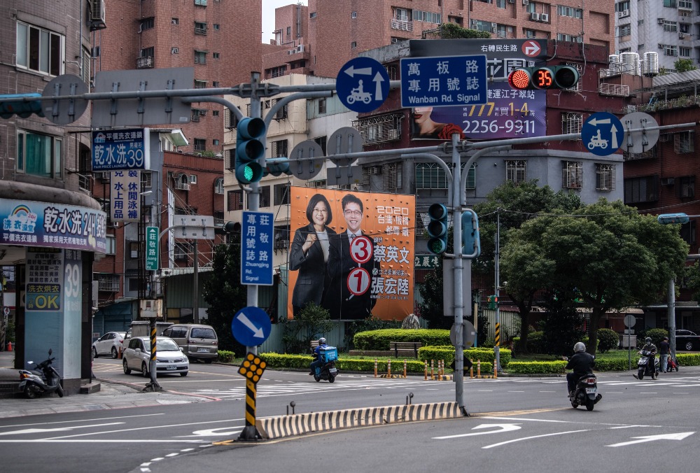 台灣民進黨當局用一系列的操作，包括所謂民主選舉，希望讓台灣民眾對統一事業心存恐懼