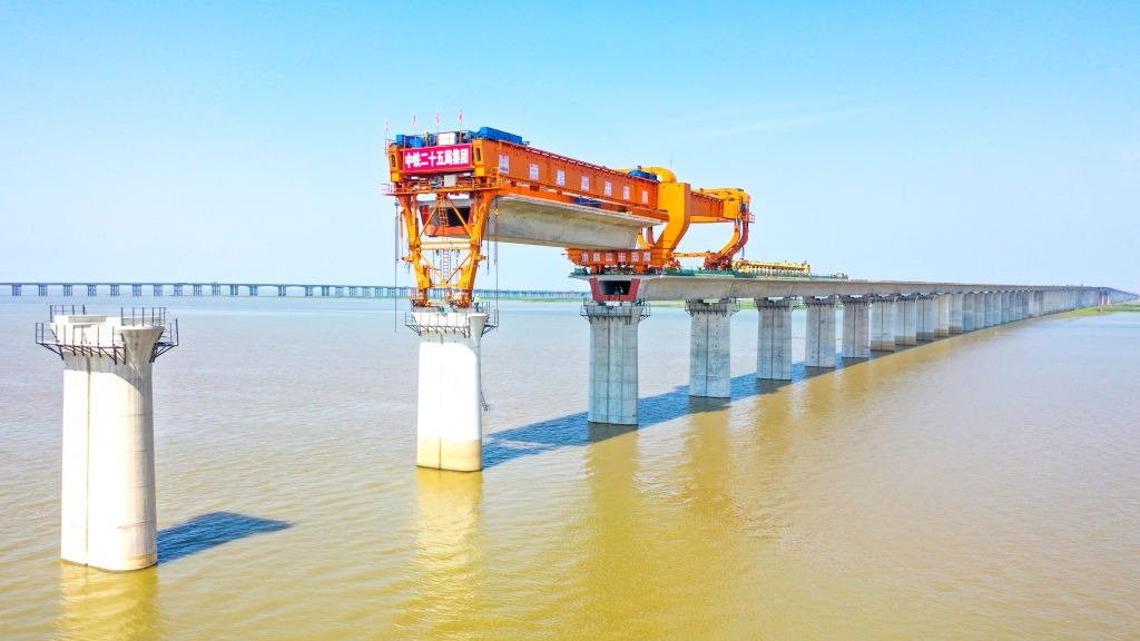 中国现时的交通基础建设技术,涵盖了公路、桥梁、隧道以及人工岛等多项不同领域工程建设 中国现时的交通基础建设技术,涵盖了公路、桥梁、隧道以及人工岛等多项不同领域工程建设