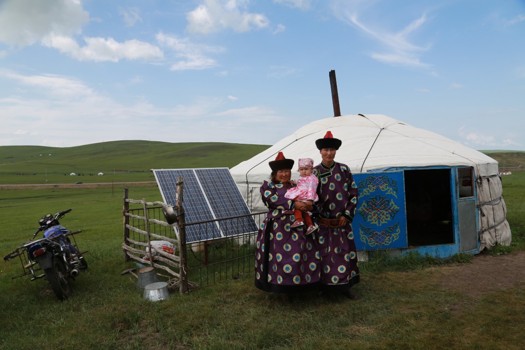 呼倫貝爾草原的蒙古人家庭