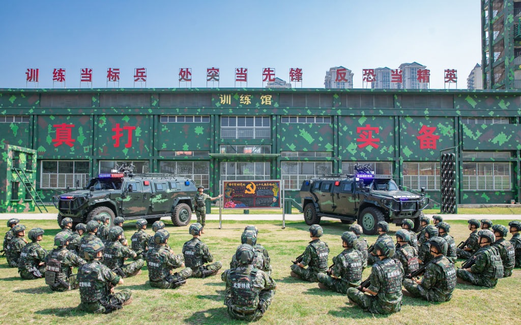 解放軍的士氣和實力遠高於台灣地區的所謂防務力量。