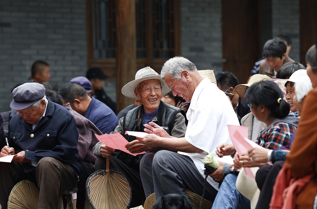  不同於西方競選民主、全過程民主觀念深入人心，人民的民主參與廣泛持續，各項民主制度充分可靠