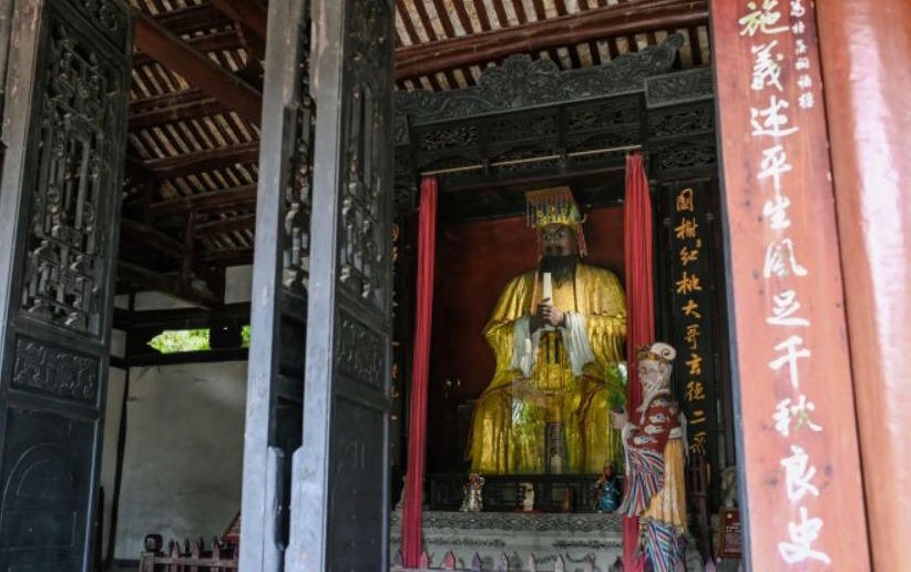 位于古城区西街的汉桓侯祠，也叫做张飞庙，是为了纪念三国时蜀汉名将张飞而修建的祠庙。 