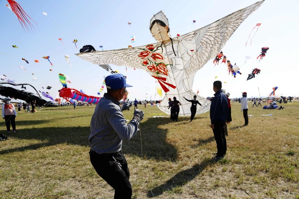 製作風箏的工藝是中國非物質文化之一，而放風箏就需要體力和智慧結合，是個不錯的休閒運動
