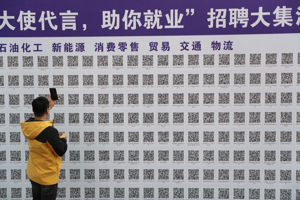 在创新科技的帮助下,招聘都不只限于实体,线上平台可以协助劳动者获取更多工作机会。 在创新科技的帮助下,招聘都不只限于实体,线上平台可以协助劳动者获取更多工作机会。