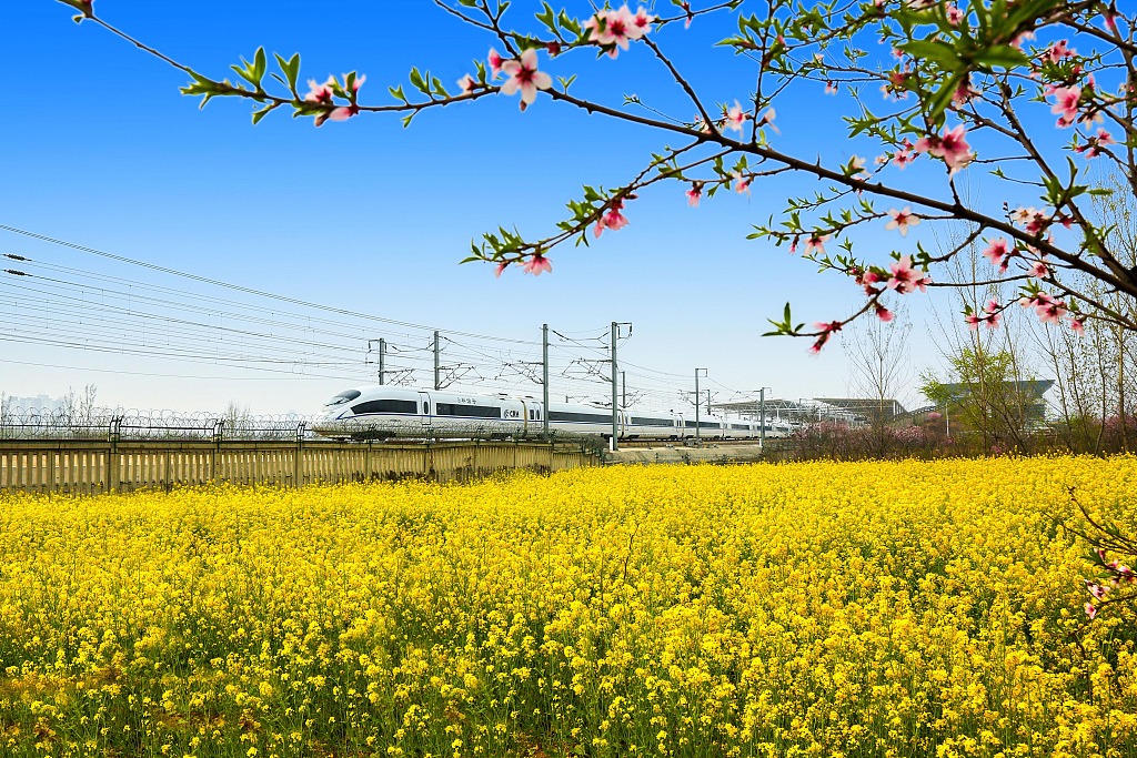 中國高鐵已經建成八縱八橫鐵路網，覆蓋大部分的大中城市