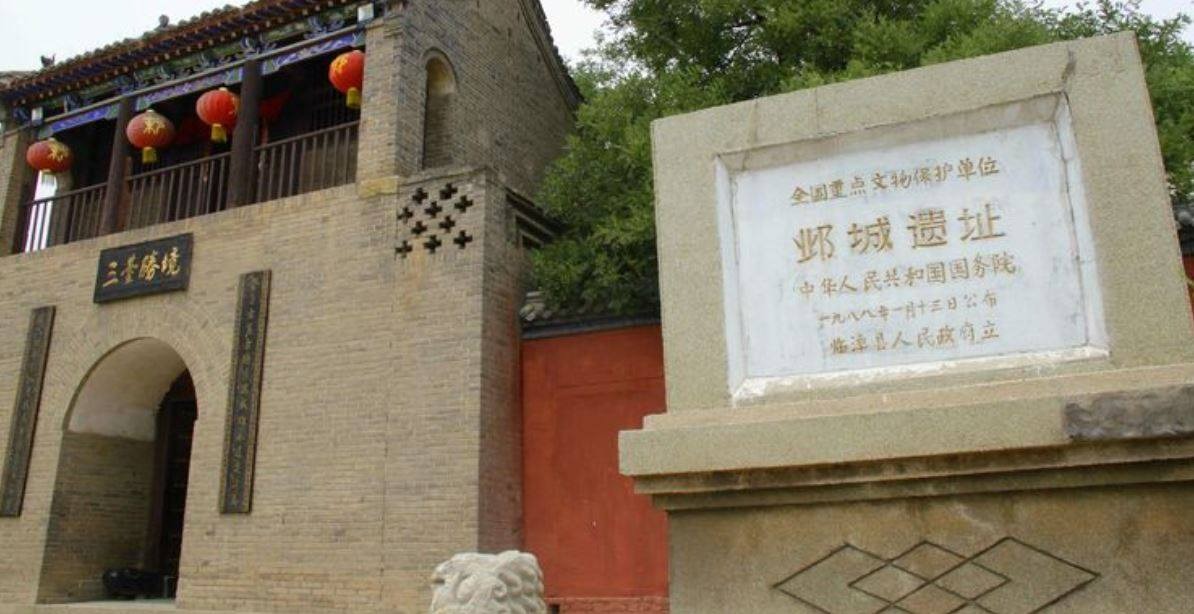 邺城遗址由邺北城和邺南城两座相连的城址组成,位于今邯郸市临漳县境内,始建于春秋齐桓公时期,自古以来一直被视为军事要塞。 邺城遗址由邺北城和邺南城两座相连的城址组成,位于今邯郸市临漳县境内,始建于春秋齐桓公时期,自古以来一直被视为军事要塞。