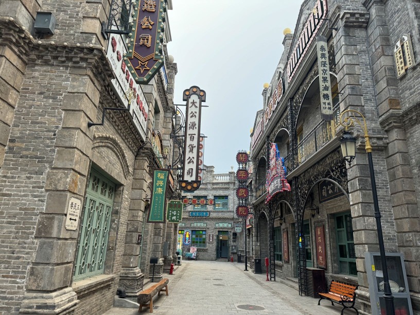 龙泉古镇将最大限度地还原明清时期、民国时期的商业景象。这里是其中一段的民国街景。
