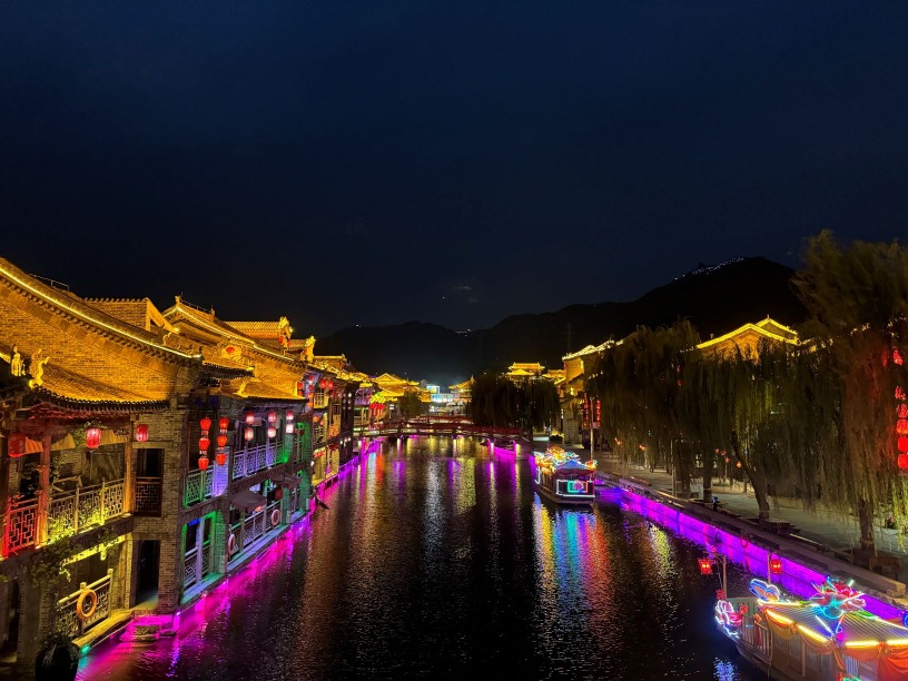 龙泉古镇的夜景美不胜收。 龙泉古镇的夜景美不胜收。