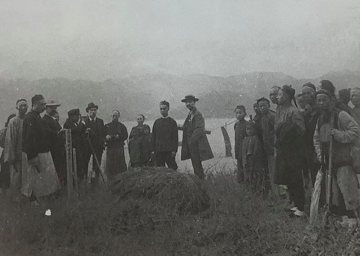1899年在沙頭角海的岸邊豎起「大清國新安縣界」木樁