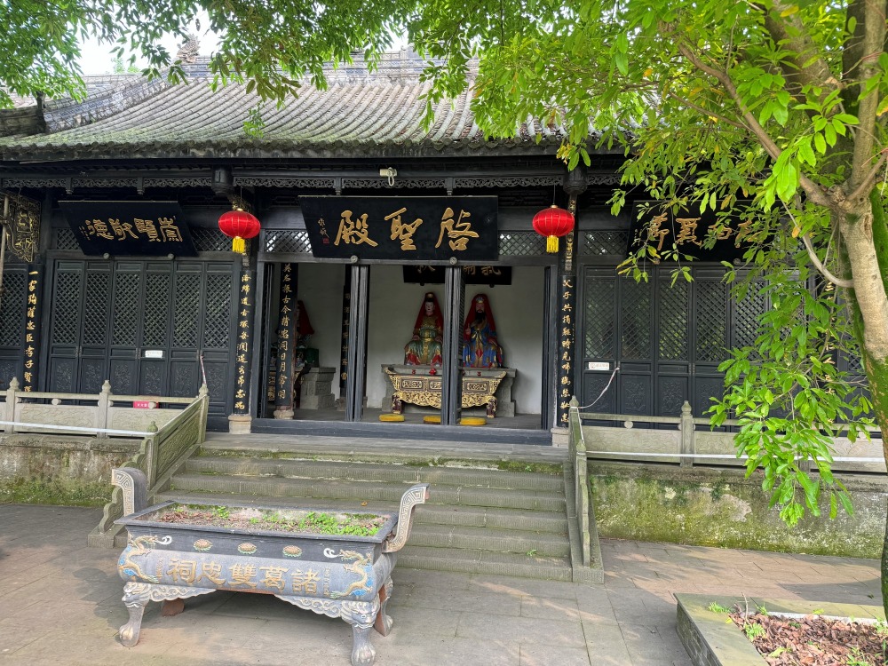 諸葛雙忠祠現存的古建築尚有啟聖殿和拜殿