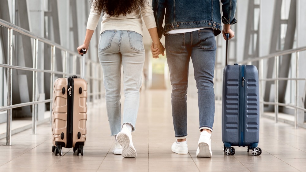 离婚前旅行，夫妇相敬如宾，忆起结婚这些年对方对自己的包容和犠牲，彼此多了一份体谅，令关系出现转机。