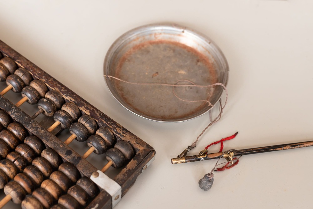 新媳婦擅自更改老掌櫃的意思，改做一把不誠實的秤