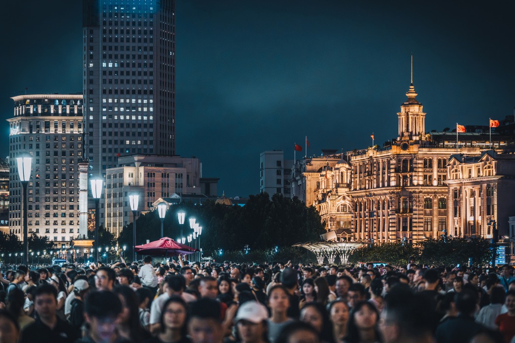 張維為教授認為，中國實行的管治制度帶來了中國崛起