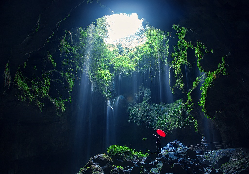 China Guangxi Guilin Qianlong Tiankeng