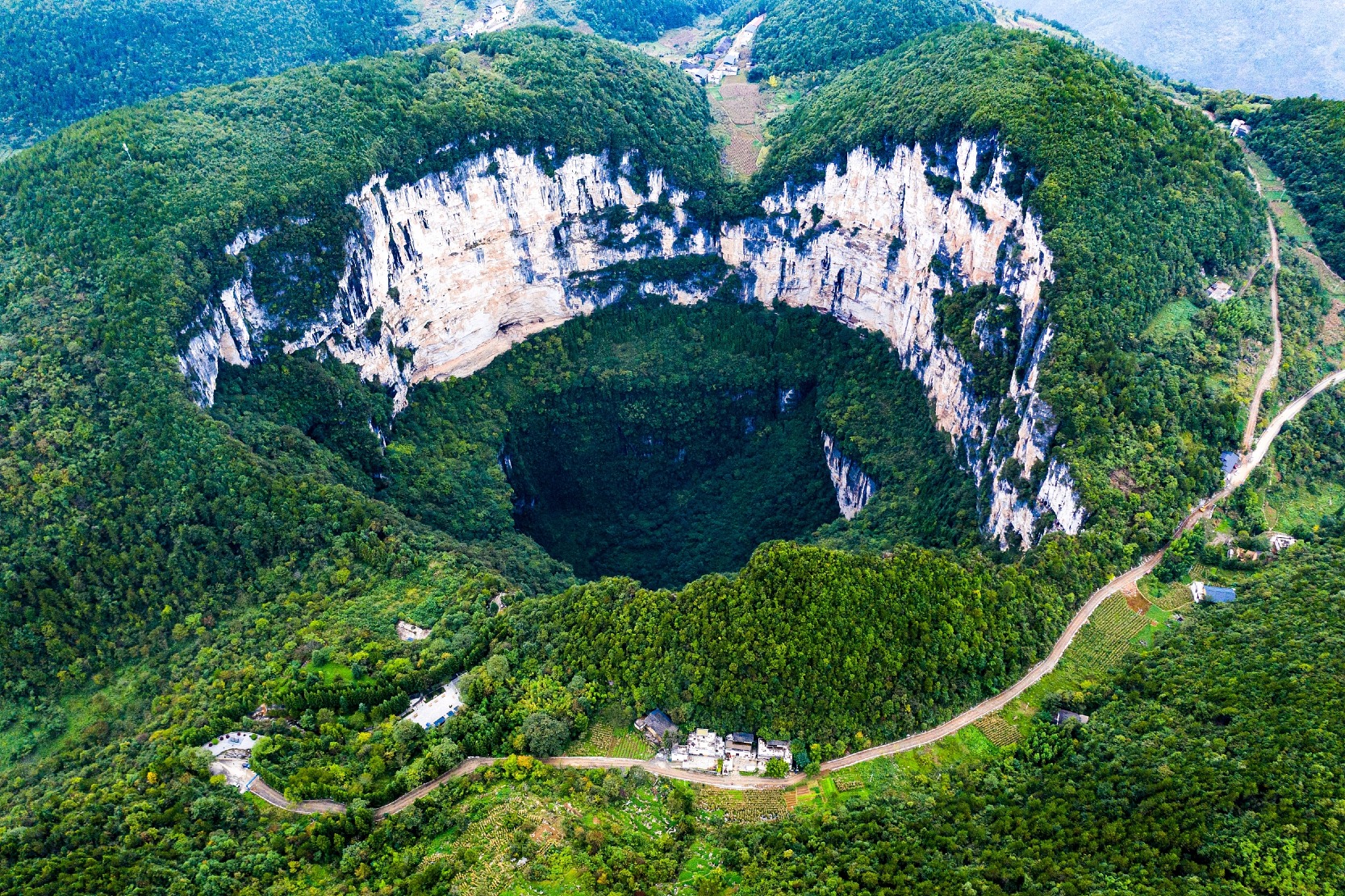 天坑奇观最多的地方 广西何以成为“天坑博物馆”? | 中国之最 | 通识中国 | 当代中国