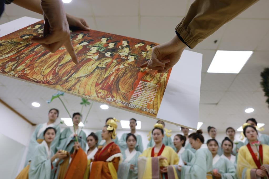 真人版《帝后禮佛圖》 真人版《帝后禮佛圖》