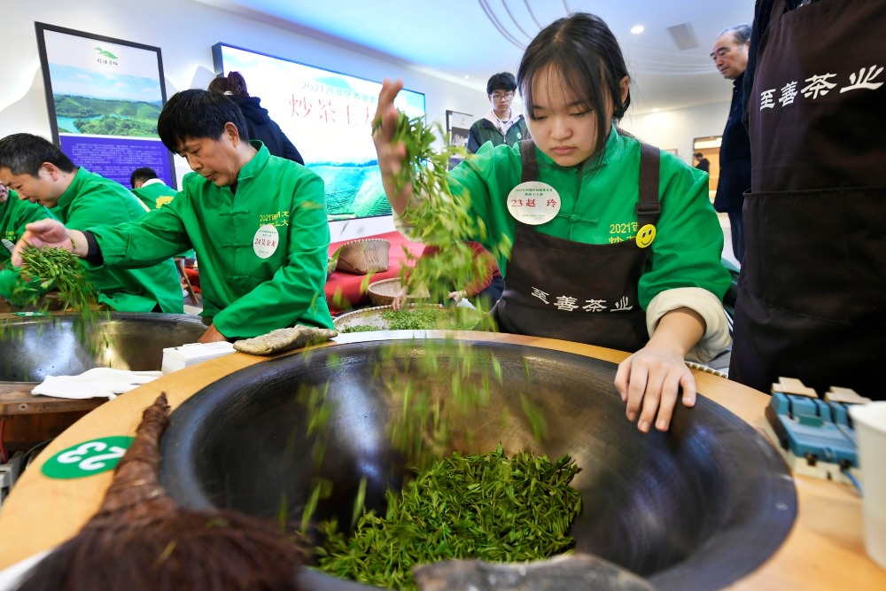 西湖龙井炒茶大赛年轻选手 西湖龙井炒茶大赛年轻选手