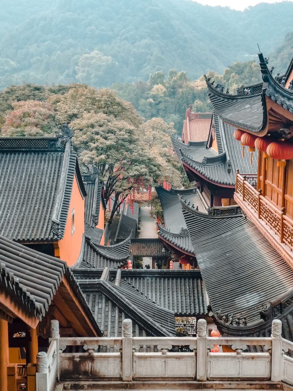 杭州法喜寺景色清幽，擁有逾千年歷史。