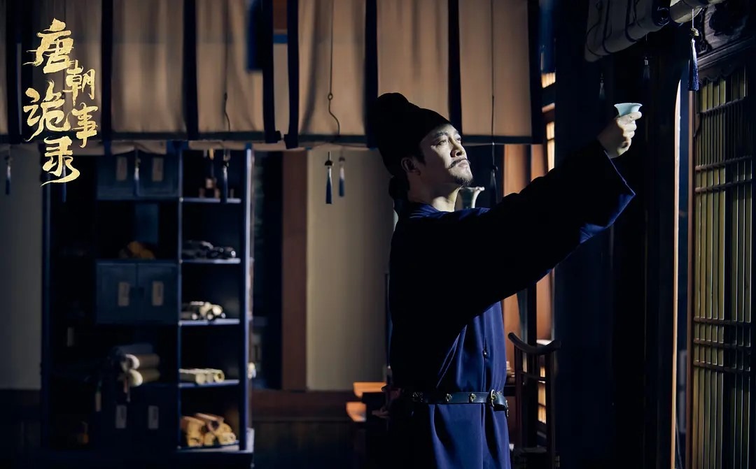 《唐朝诡事录》中，狄仁杰弟子苏无名（杨志刚饰）以缜密逻辑推理，洞悉各个诡案真相。