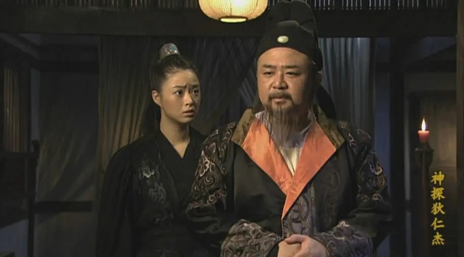 经典古装探案剧《神探狄仁杰》，以主角狄仁杰利用缜密思维及严谨推理破解奇案为重心。