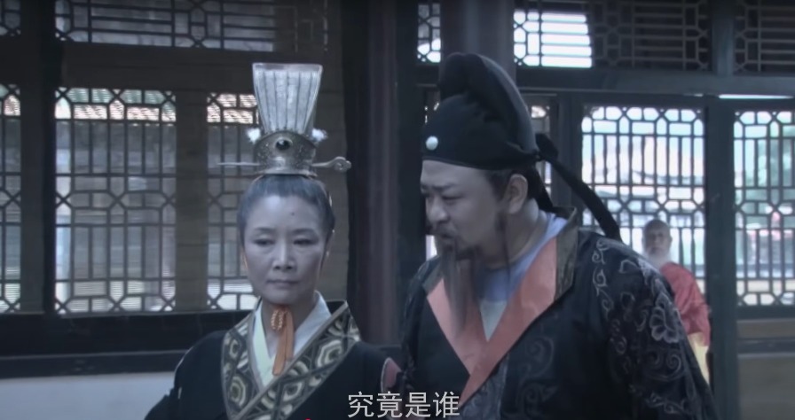 《神探狄仁杰》中，武则天对狄仁杰信任有加，对其办案大力支持。