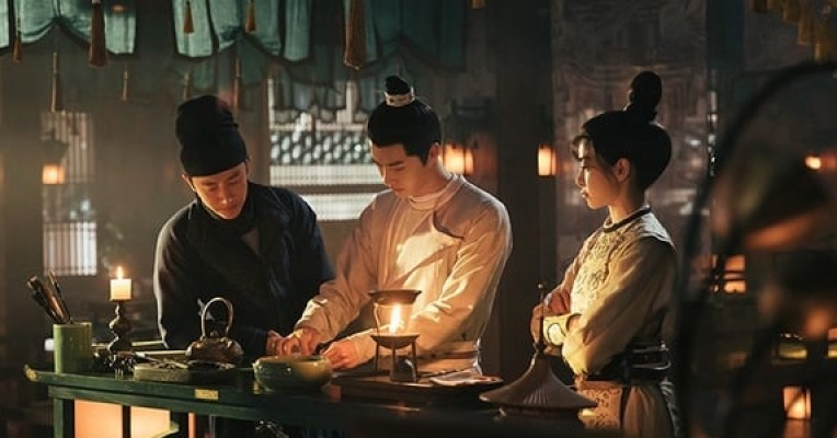 《風起洛陽》中，不良人高秉燭、官家子弟百里弘毅和內衛思月一起追查洛陽懸案。