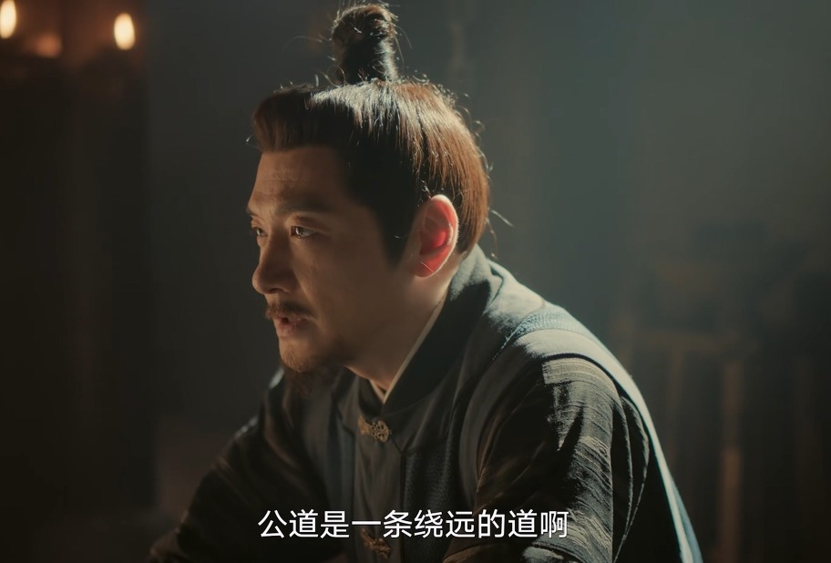 《繁城之下》的金句，是冷捕頭（王策飾）生前常說的一句話：「公道是一條繞遠的道」。